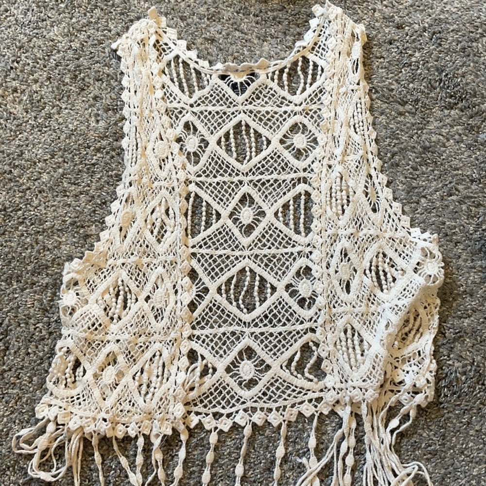 Cream colored vest size small Rue 21